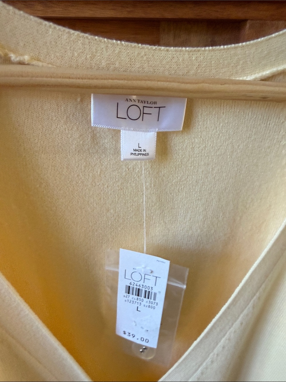 LOFT Pale Yellow V-Neck Short Sleeve Cardigan - Picture 4 of 6